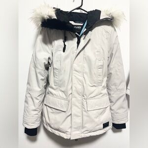 Aritzia Larsen Parka | Golden by TNA | Goose Down | Magnetic Closures